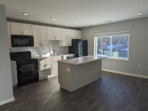 Floor plan for 1 bed, 1 bath, 766 sqft